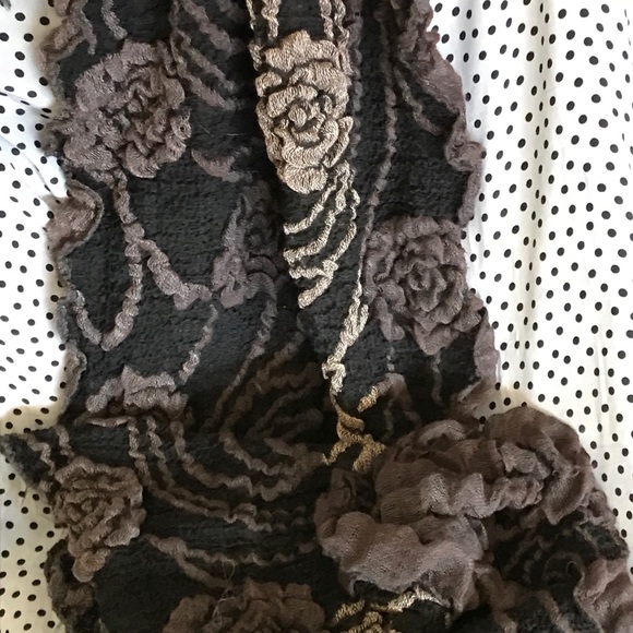 Black & Taupe poly blend Rose pattern Scarf - Picture 4 of 4